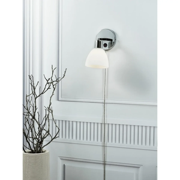 Regulowana lampa ścienna Ray 63191033 szklana biała chrom