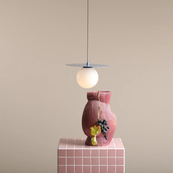 Szklana lampa wisząca Loop 1125G16_S Aldex kula ball biała niebieska