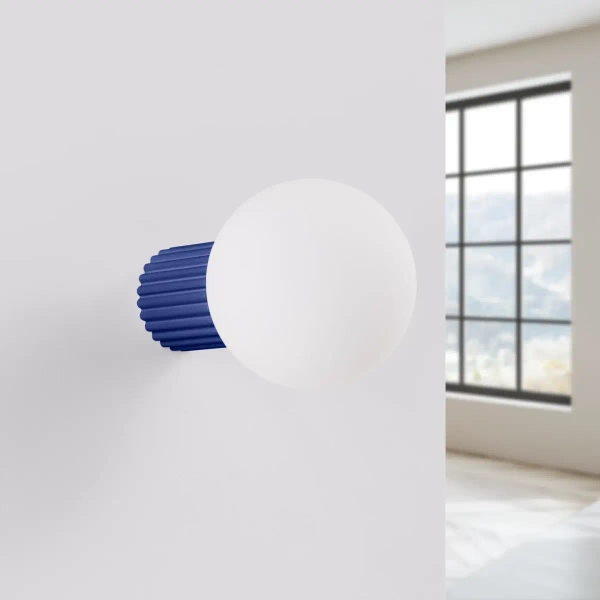 Kulista lampa ścienna do łazienki HALO SL.1737 kula IP44 biała niebieska
