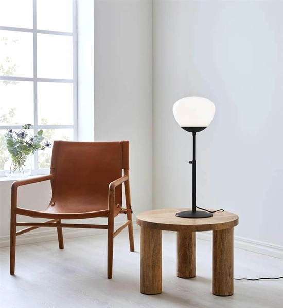 Stojąca lampa gabinetowa Rise na stół loft biała czarna