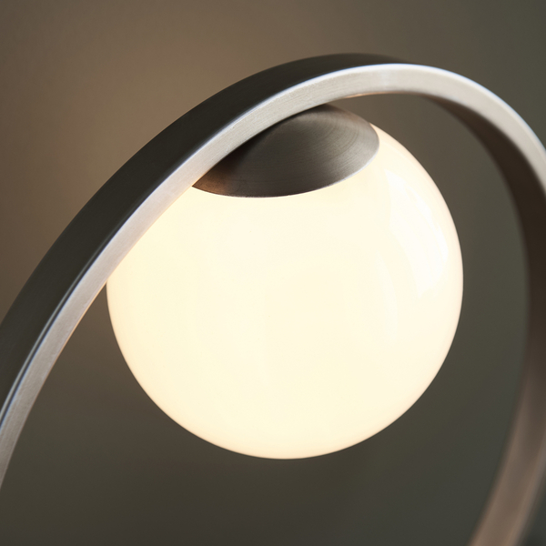 Lampa na komodę kula L&-192495 Light& ring przecierana srebrna