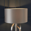 Stołowa lampa hampton L&-195217 Light& z abażurem antyczne srebro