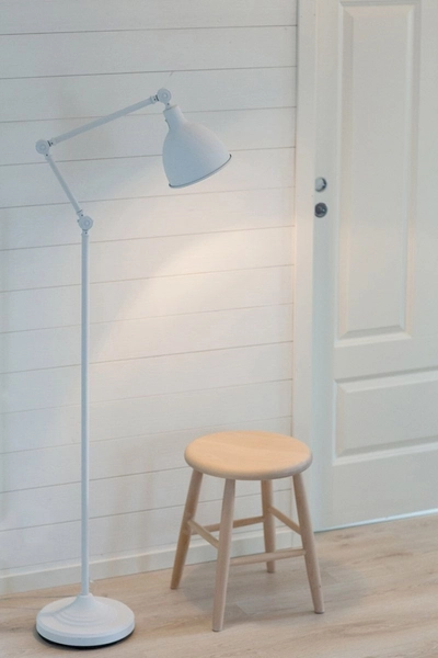 Podłogowa lampa do sypialni Bazar regulowany wysięgnik biały
