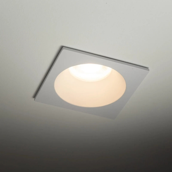 Sufitowe oczko wpuszczane PRISMA białe kwadratowe 1xGU10 IP65 10582