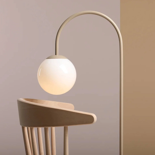 Metalowa lampa stołowa Una 1116B17 Aldex kulista szkło beżowa