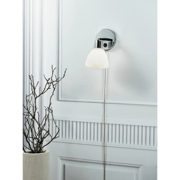 Regulowana lampa ścienna Ray 63191033 szklana biała chrom