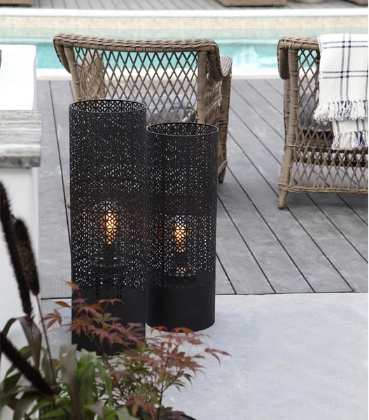 Podłogowa lampa ażurowa Maison metalowa okrągła czarna