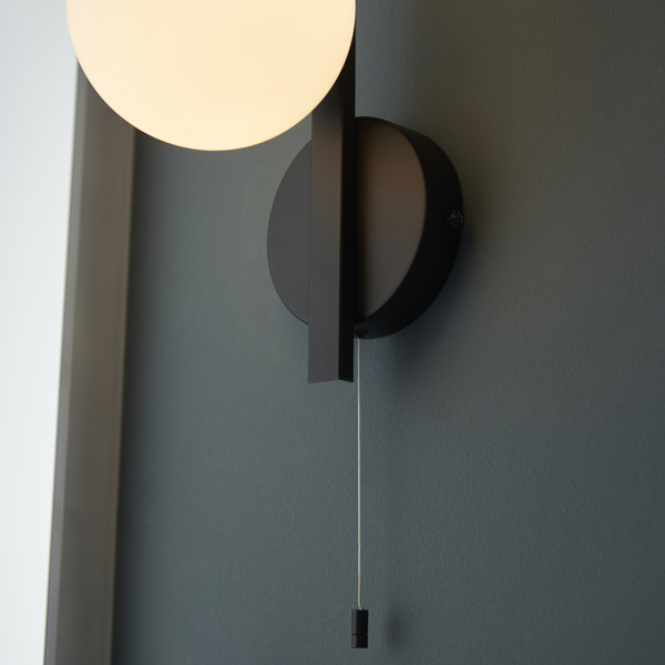 Ścienna lampa kula L&-194081 Light& z włącznikiem IP44 czarna
