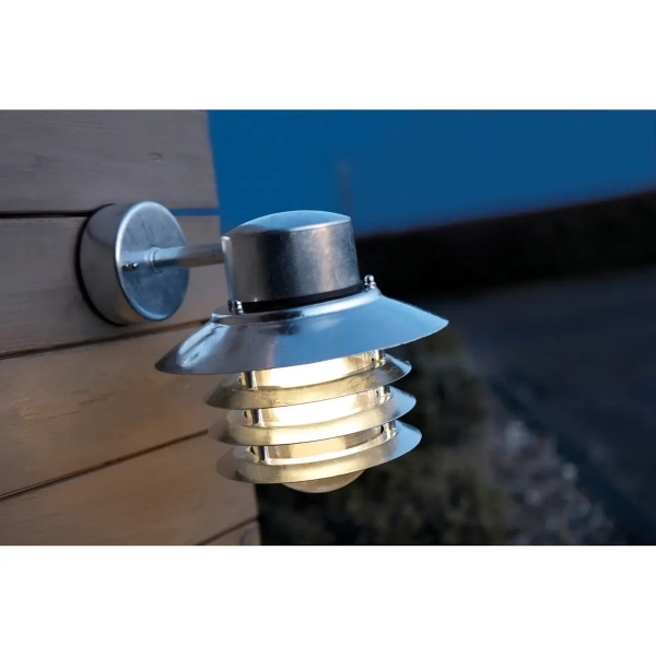 Lampa ścienna na elewację Vejers 74461031 metalowa IP54 cyna