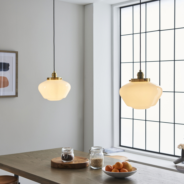 Lampa wisząca L&-197692 Light& szklany klosz mleczny mosiądz