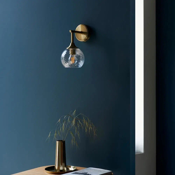 Naścienna szklana lampa Allegra 103173 ryflowana kula mosiądz