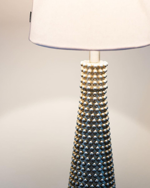 Stojąca lampa metalowa Lofty na szafkę nocną czarna abażur