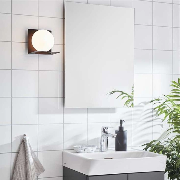 Kinkiet LAMPA ścienna ZENIT 107495 Markslojd metalowa OPRAWA łazienkowa kula szklana ball IP44 czarna biała