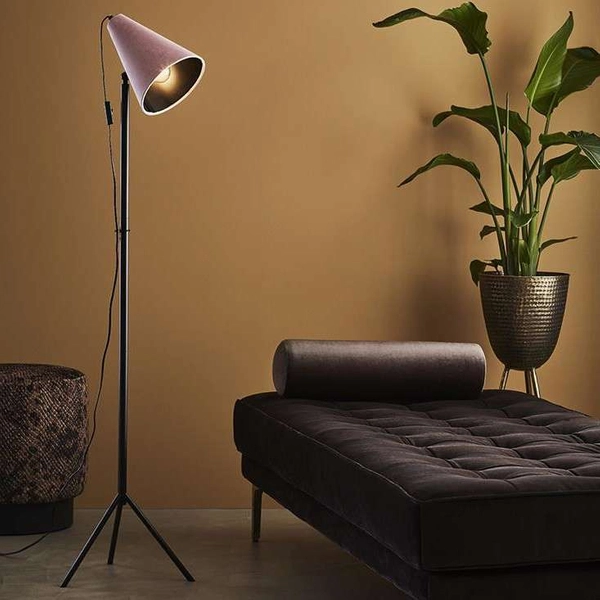 Podłogowa lampa metalowa CILLA 107928 Markslojd stożkowy klosz różowy czarna