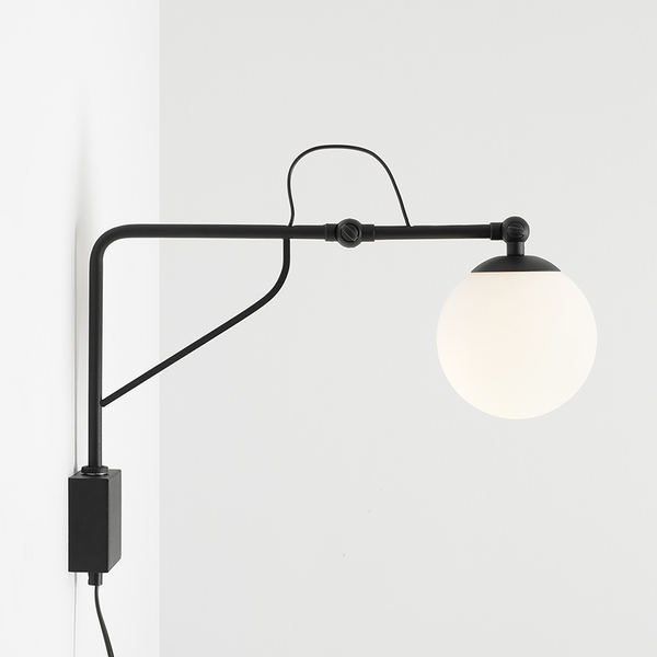 Czarna lampa ścienna Soho 1105C1_M Aldex regulowana kula szklana salonowa