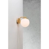 Szklana lampa ścienna Grant 47091025 kula do salonu mosiądz