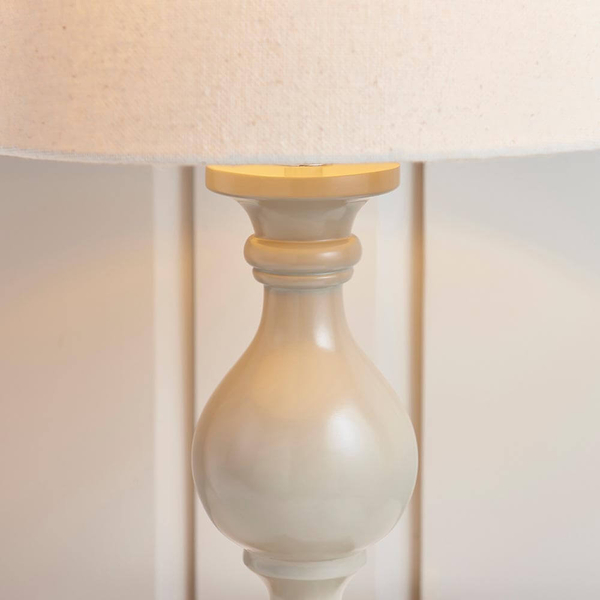 Nocna lampa abażurowa Marsham MARSHAM-TLTA z drewna beżowa