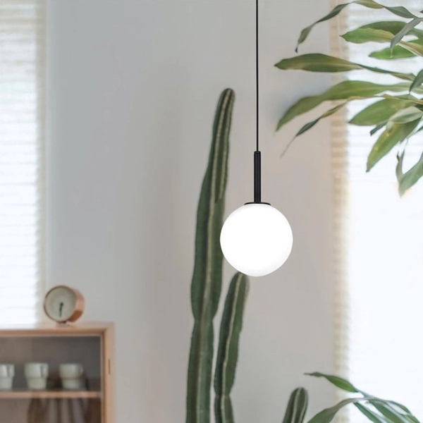 Wisząca lampa modernistyczna Faro K-4885 kulista nad łóżko czarna