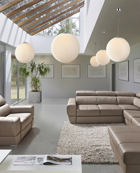 Kulista lampa wisząca White Ball do sypialni nad łóżko biała