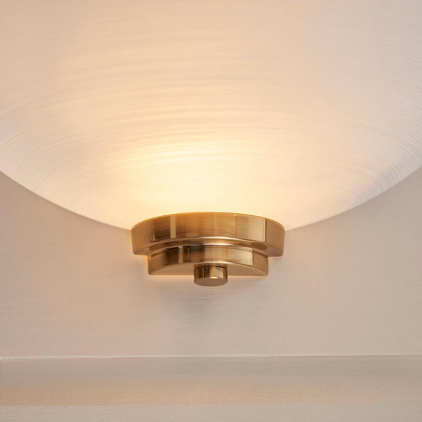 Lampa ścienna półokrągła Welles 112439 szklana biała mosiądz