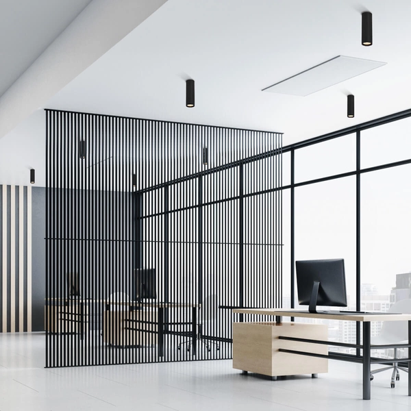 Podłużna lampa nasufitowa Tune 10024 prążkowana do holu czarna