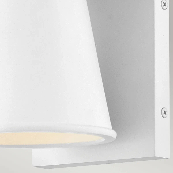 Minimalistyczna lampa na ścianę Hans HK-HANS-S-WHT stożek IP44 biała