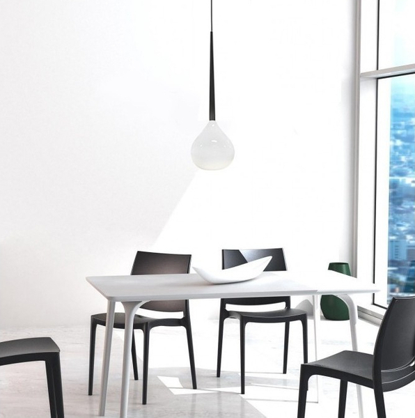 Wisząca lampa mininalistyczna Aga do salonu czarna biała