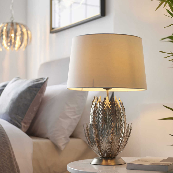 Stojąca lampa stołowa Delphine 98046 do sypialni Endon liść srebrna biała
