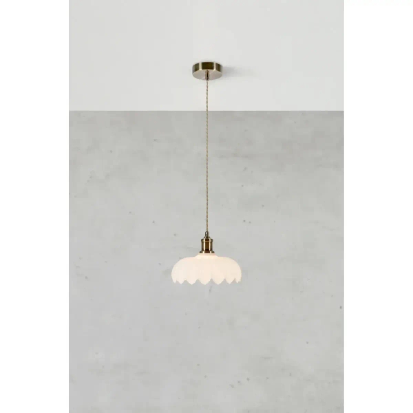Zwisająca lampa nad blat Kurage 108857 falista mleczny klosz mosiądz