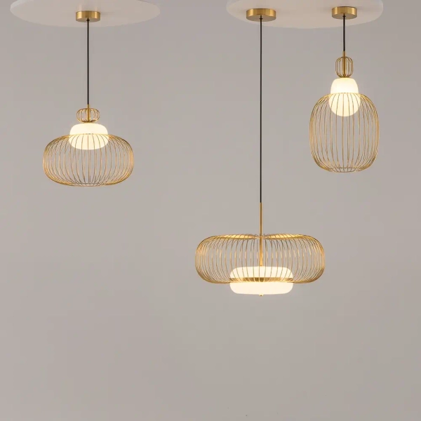 Metalowa zwisająca lampa Levitation MOD376PL-01G1 druciana mosiądz