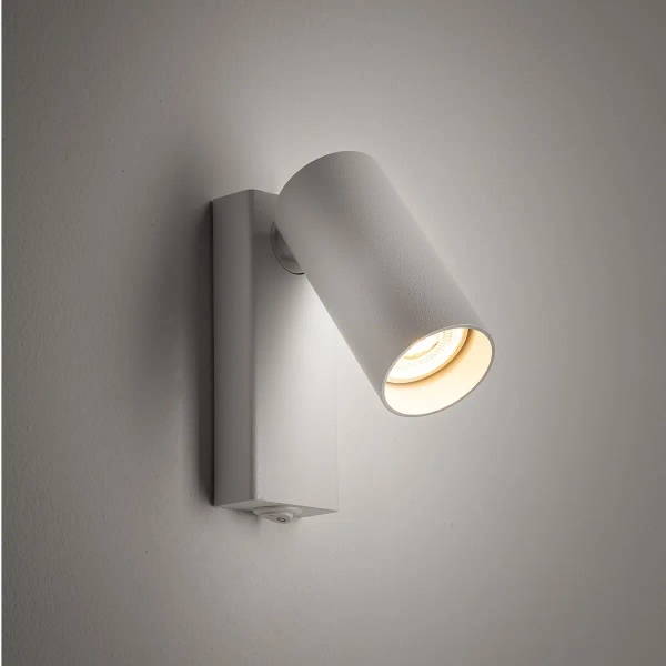 Minimalistyczny kinkiet ścienny FOURTY 11764 do sypialni tuba biała