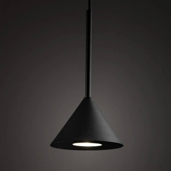 Wisząca lampa trójkątna CONO 10304 do salonu czarny