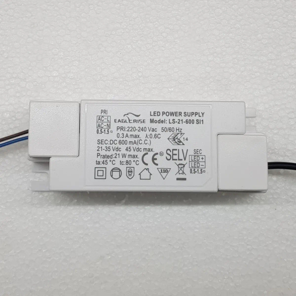 Podłużny transformator do ledów 10600 7-10x3W 230V biały