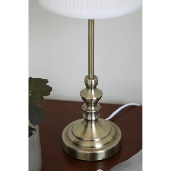 Klasyczna lampa stołowa Noble 108969 ryflowany klosz mosiądz ecru