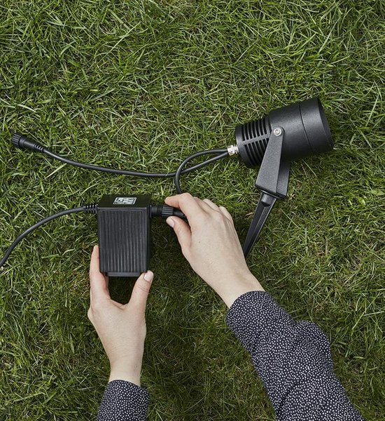 Ogrodowa lampa wbijana Garden kierunkowa LED 9W 3000K czarna