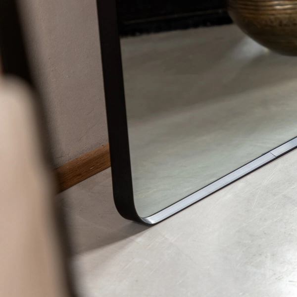 Minimalistyczne lustro Holworth 5056693546764 stojące czarny