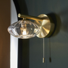 Lampa ścienna z włącznikiem L&-197182 Light& szklana IP44 mosiądz