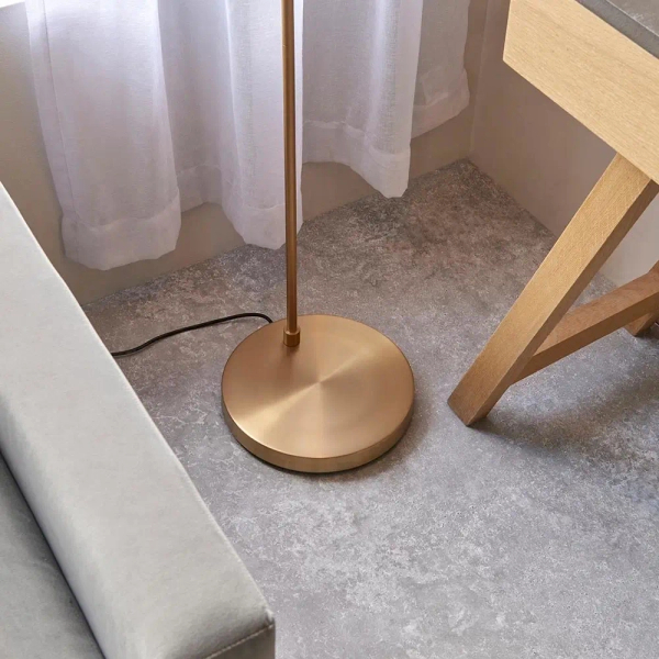 Lampa podłogowa z włącznikiem nożnym Karna 107528 mosiężna