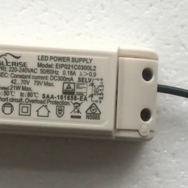 Podłużne zasilanie ledowe do lamp 18300 13-18x1W 230V biały