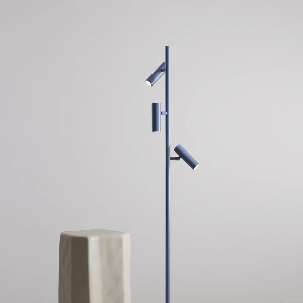 Stojąca lampa do salonu Trevo 1104A16 Aldex regulowana niebieska