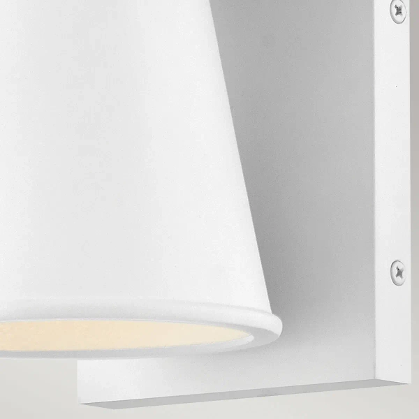 Minimalistyczna lampa na ścianę Hans HK-HANS-S-WHT stożek IP44 biała