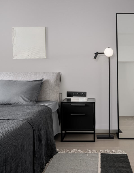 Regulowana lampa podłogowa Ubeda LED 9W 3200K do salonu czarna biała