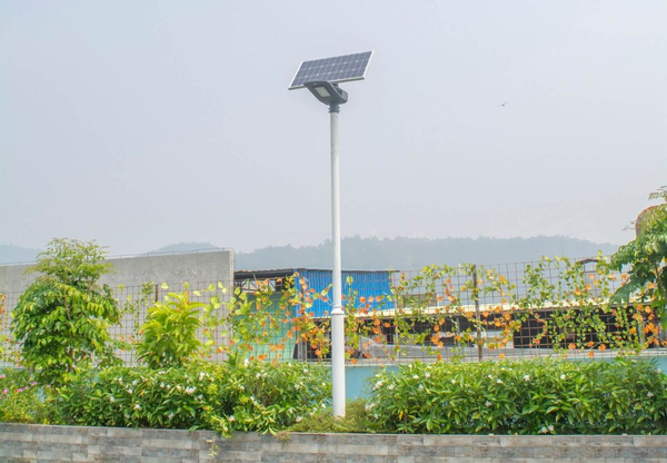 Solarna lampa uliczna INB-G03-40W Greenie LED 40W RGB z czujnikiem szara