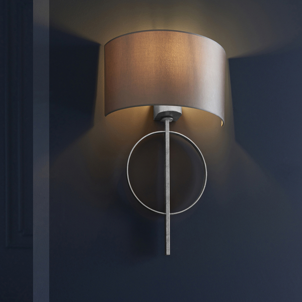 Ścienna lampa abażurowa L&-195214 Light& do salonu antyczna srebrna