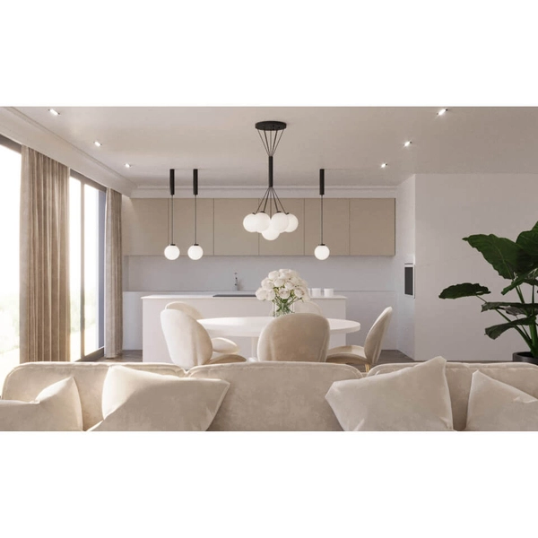 Wisząca lampa do jadalni iO 5072 szklane kule czarny biały