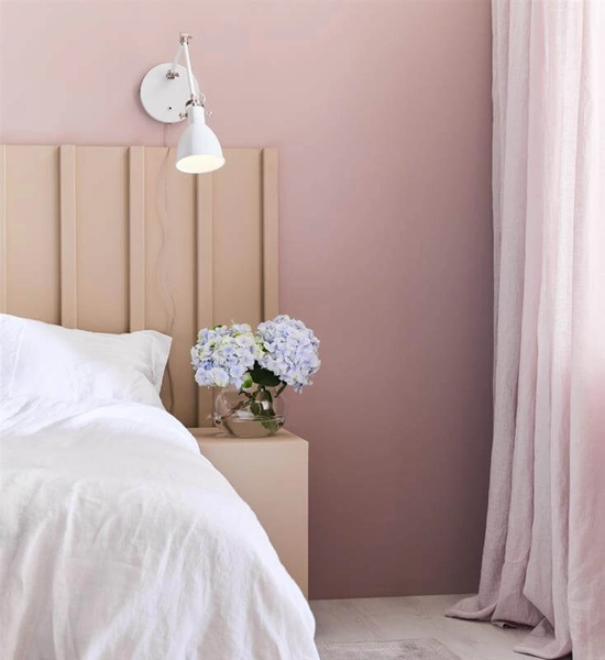 Regulowana lampa ścienna House na wysięgniku biała stal