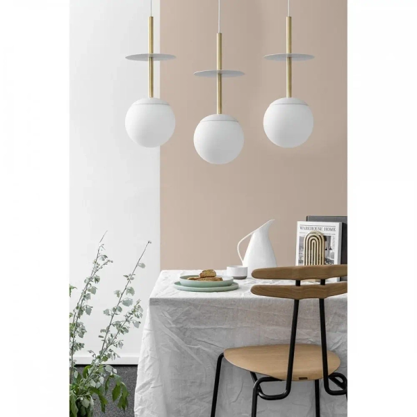 Szklana lampa wisząca do kuchni PLAAT A 3L PLL331P0 balls mosiądz białe