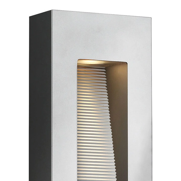 Metalowa lampa ścienna HK-LUNA-M-TT Hinkley LED 7W na taras biała