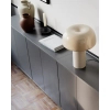 Lampka na komodę Lean on me 4024530-5504 grzyb do gabinetu beżowa