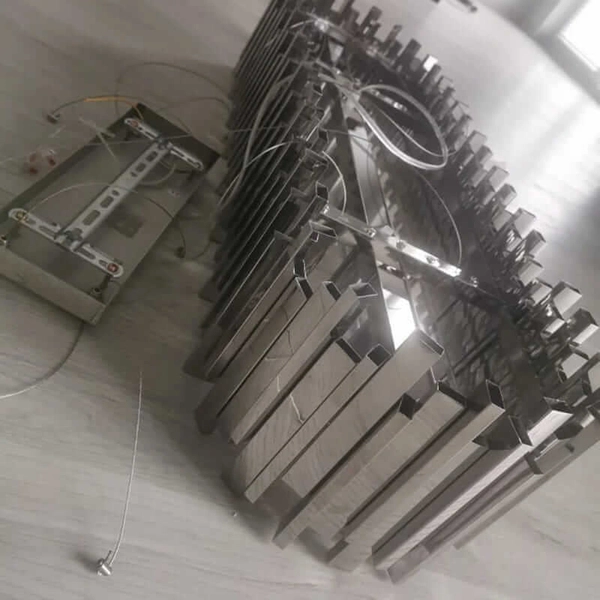 Salonowa lampa wisząca CGPIPORGANCRYSTLONG nad łóżko chrom